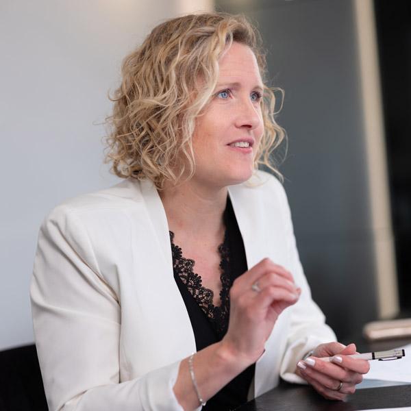 Emilie Keirsebilck vous aide à instaurer des bases durables en management éthique.