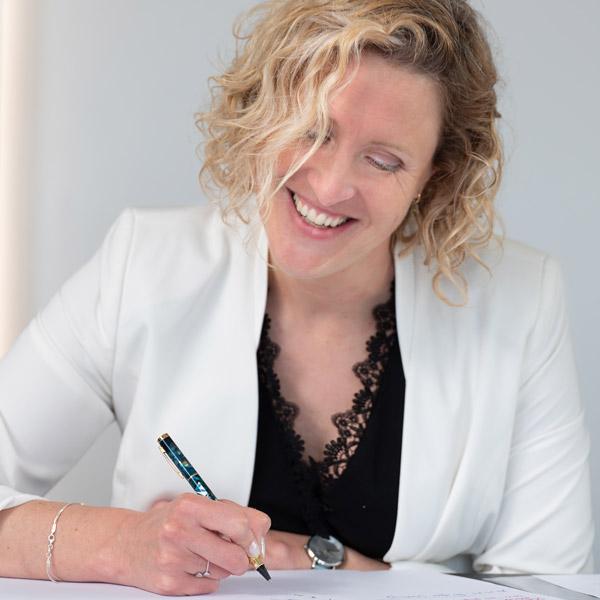 Emilie Keirsebilck, 20 ans d’expérience en Ressources Humaines et 10 ans de pratique en coaching.